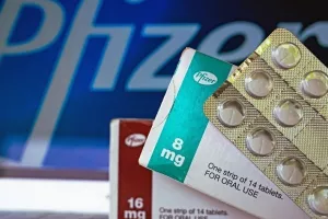 Σε συνομιλίες με 90 χώρες η Pfizer για το χάπι της