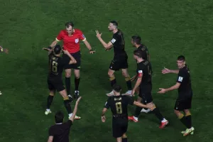 Πέναλτι ο Βασίλης, διαμαρτυρίες, καθυστέρηση (φώτος)