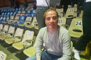 Παρακολουθεί ο Σίνισα...