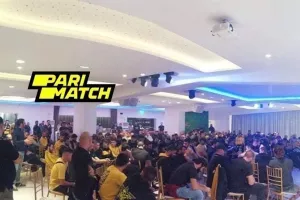 ΘΥΡΑ 3/Μαζική παρουσία