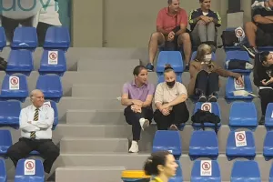 Υπό το βλέμμα “Ντόμπρα”