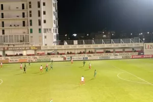 Τριάρα η Νέα Σαλαμίνα και ανεβαίνει (φώτος)