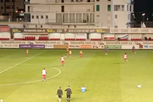 Τριάρα η Νέα Σαλαμίνα και ανεβαίνει (φώτος)