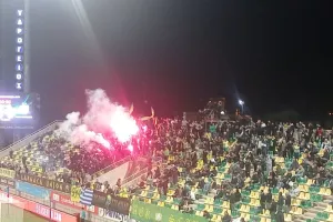 Είσοδος και πυροτεχνήματα στην Αρένα! (φώτος/βίντεο)