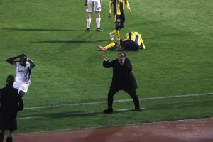 Κόλλησε... στο ΜΑΚ η ΑΕΛ! (φώτος)