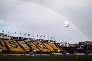 Τοποθετήθηκε πλεξιγκλάς πάνω από τη Θύρα 2