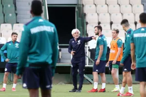 Φροντιστήρια τακτικής και φουλ για το «διπλό»
