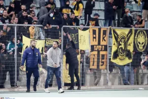 Εισβολή οπαδών του Άρη και διακοπή στο ματς
