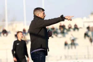 «Μπουκάλια, πέτρες και πίεση στους διαιτητές από τον Ολυμπιακό»