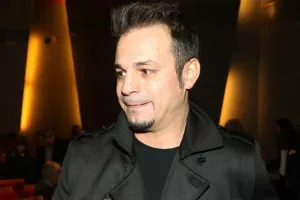 Ντέμης: "Ο διαιτητής δεν ήθελε να αφήσει την ΑΕΚ με δέκα παίκτες!"