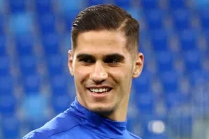 Πιέρος;