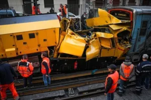 Μαύρο ξημέρωμα στην Αθήνα- Θανατηφόρα σύγκρουση στον ΗΣΑΠ (φώτος)