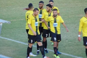 ΦΩΤΟΣ/Συνεχίζει πρώτη και αήττητη