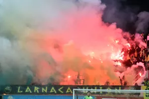 Είσοδος και πυροτεχνήματα στην Αρένα! (φώτος/βίντεο)