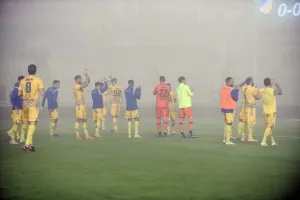 ΚΛΙΚΣ... απ' το ομιχλώδες τοπίο