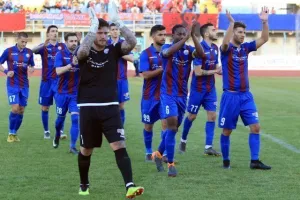 Πρώτο συναπάντημα μετά το ιστορικό… θρίλερ! (Φώτος/Βίντεο)