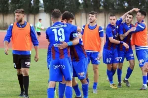 Πρώτο συναπάντημα μετά το ιστορικό… θρίλερ! (Φώτος/Βίντεο)