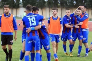 Πρώτο συναπάντημα μετά το ιστορικό… θρίλερ! (Φώτος/Βίντεο)