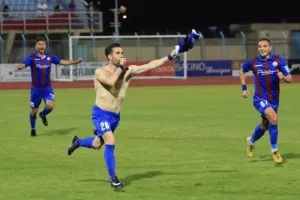 Πρώτο συναπάντημα μετά το ιστορικό… θρίλερ! (Φώτος/Βίντεο)
