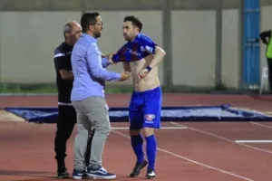 Πρώτο συναπάντημα μετά το ιστορικό… θρίλερ! (Φώτος/Βίντεο)