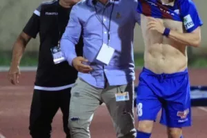Πρώτο συναπάντημα μετά το ιστορικό… θρίλερ! (Φώτος/Βίντεο)