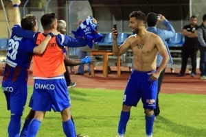 Πρώτο συναπάντημα μετά το ιστορικό… θρίλερ! (Φώτος/Βίντεο)