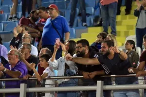 Πρώτο συναπάντημα μετά το ιστορικό… θρίλερ! (Φώτος/Βίντεο)
