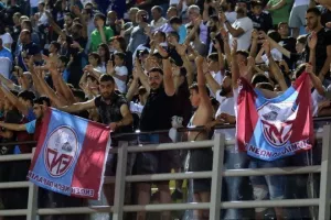 Πρώτο συναπάντημα μετά το ιστορικό… θρίλερ! (Φώτος/Βίντεο)