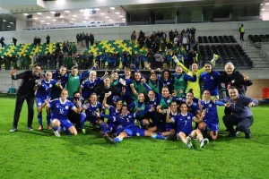 ΒΙΝΤΕΟ/ΦΩΤΟΣ - Έστησαν πάρτι μετά τον βαθμό!