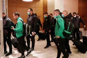 Ομόνοια: Με συνοδεία αστυνομίας στο ξενοδοχείο (βίντεο/φώτος)