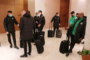 Ομόνοια: Με συνοδεία αστυνομίας στο ξενοδοχείο (βίντεο/φώτος)