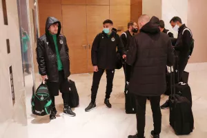Ομόνοια: Με συνοδεία αστυνομίας στο ξενοδοχείο (βίντεο/φώτος)