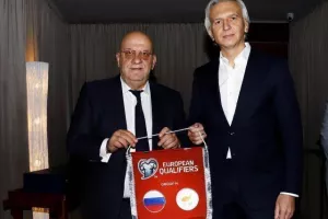 Διοικητικό... γεύμα (Φώτος)