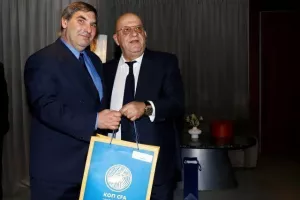 Διοικητικό... γεύμα (Φώτος)