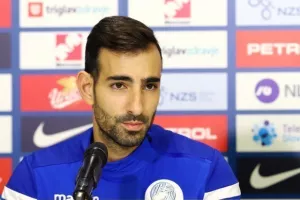 Kωστένογλου/"Όταν πέσεις επιβάλλεται να σηκωθείς"