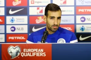 Kωστένογλου/"Όταν πέσεις επιβάλλεται να σηκωθείς"