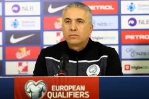Kωστένογλου/"Όταν πέσεις επιβάλλεται να σηκωθείς"