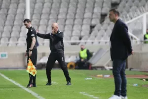 Την κοίταξε στα μάτια, πήρε ισοπαλία (φώτος)