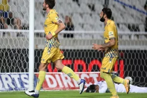 Κυρίαρχο ΑΠΟΕΛ, τριάρα στην ΑΕΛ! (φώτος) 