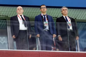 Έξι κομμάτια...