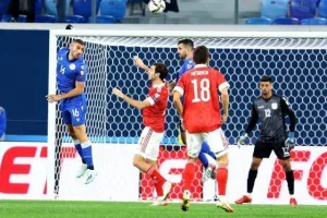 Συντριβή με μισή ντουζίνα... στην "Gazprom Arena" (Φώτος)