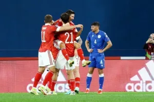 Συντριβή με μισή ντουζίνα... στην "Gazprom Arena" (Φώτος)