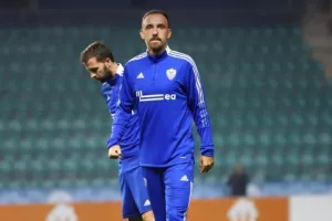 Επιστρέφει;