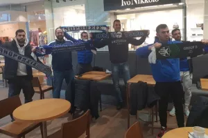 Ψηλά τα κασκόλ στο Ταλίν!