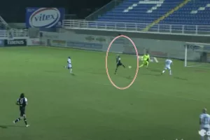 Το ΑΧΑΣΤΟ... του φορ με τα 56 γκολ! (Βίντεο)