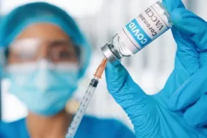Νεότερο/ Τρίτη δόση για όλους άνω των 18 ετών στην Κύπρο