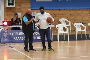 ΒΙΝΤΕΟ: Ψυχαγωγία στο ημίχρονο / Όποιος ευστοχήσει  απ'το κέντρο 