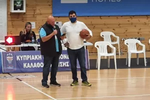 ΒΙΝΤΕΟ: Ψυχαγωγία στο ημίχρονο / Όποιος ευστοχήσει  απ'το κέντρο 