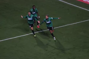 Το onfield review και το 3-1 με Γκουστάβο (φώτος)
