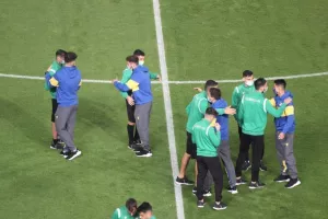 «Γαλαζοκίτρινοι» και «πράσινοι» αγκαλιάστηκαν πριν το ματς! 